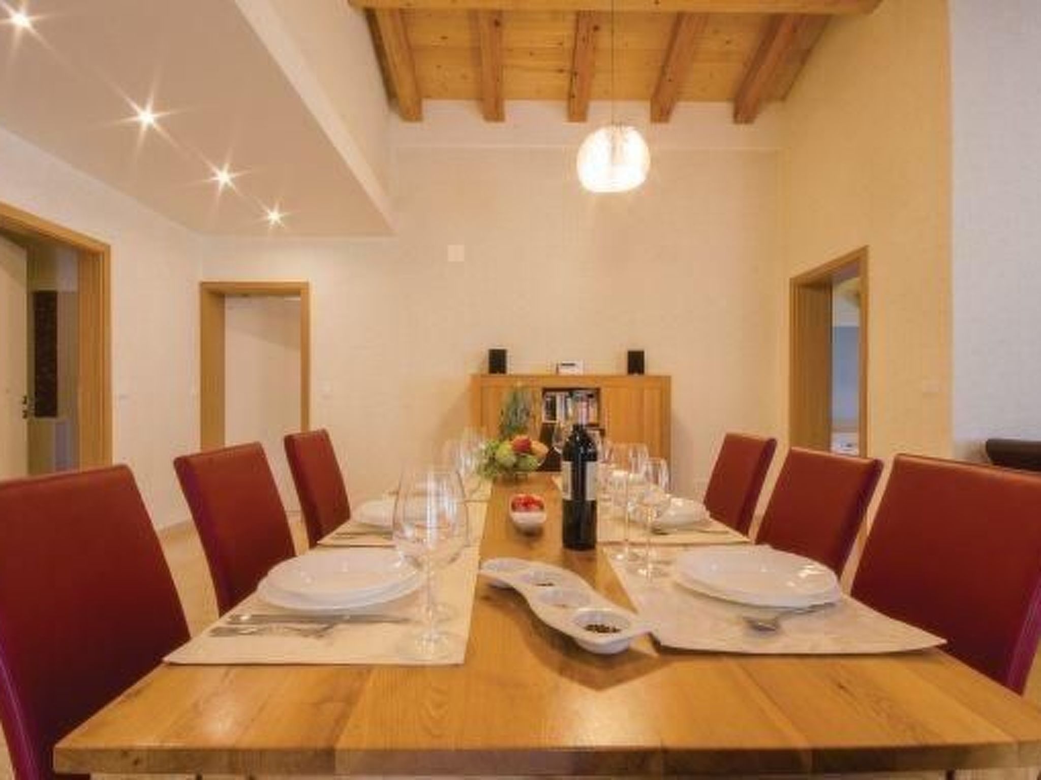 Mit Pool, Whirlpool, Terrasse und Garten - Image-tags.info