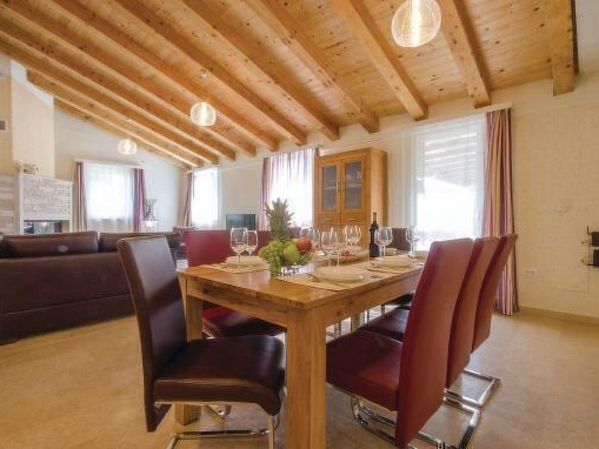 Mit Pool, Whirlpool, Terrasse und Garten - Image-tags.info