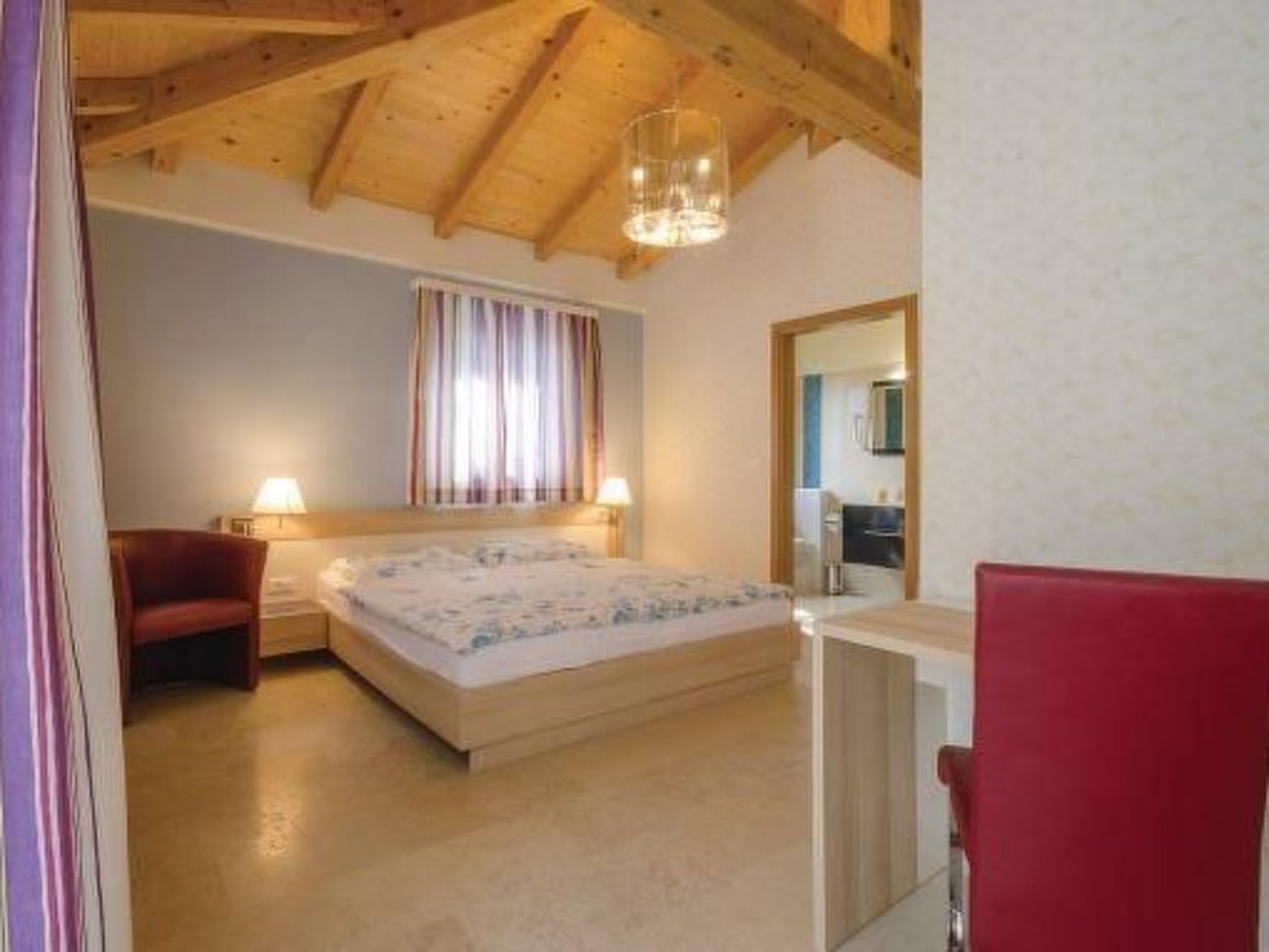 Mit Pool, Whirlpool, Terrasse und Garten - Image-tags.info