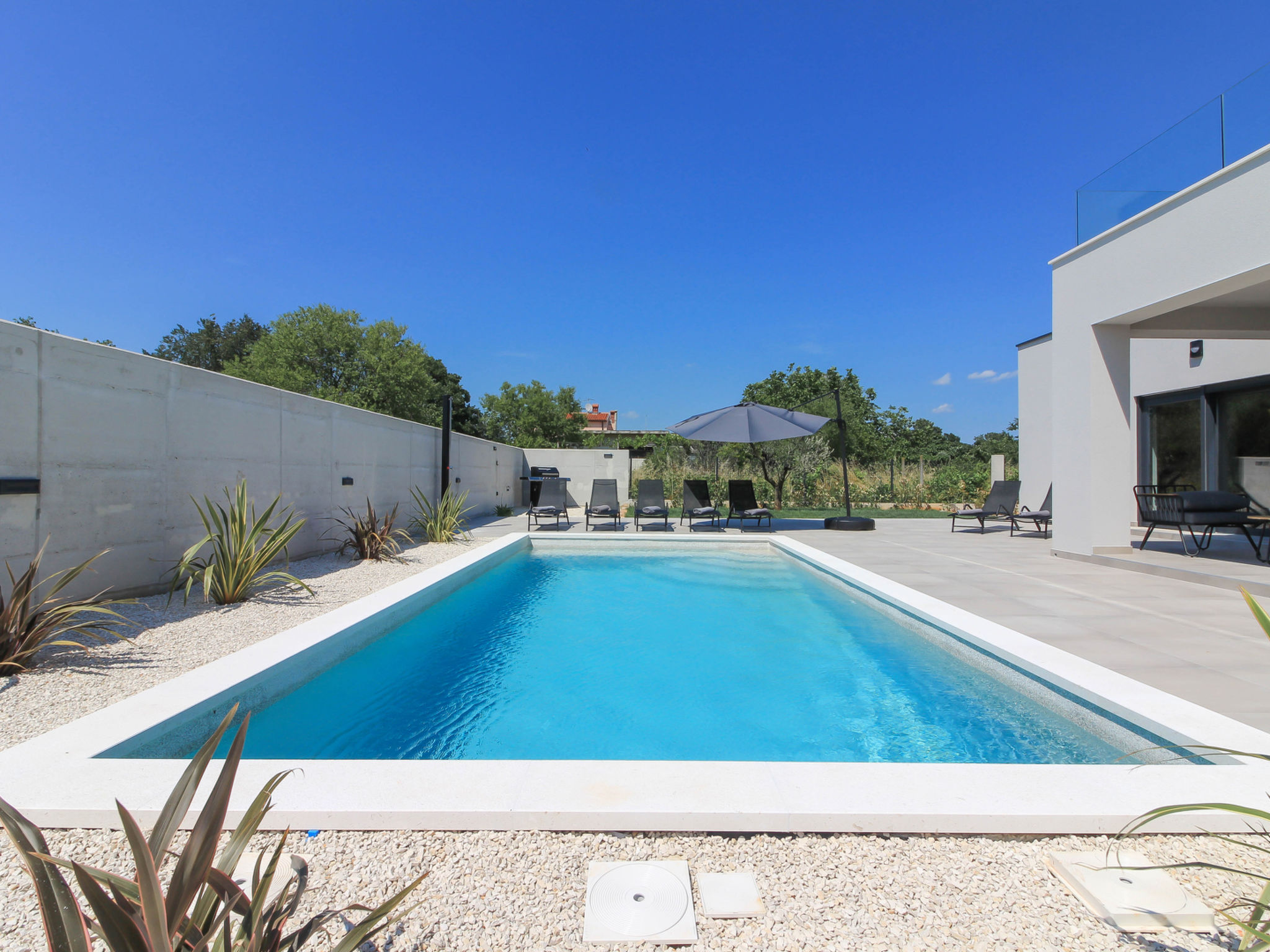 Villa Esire - Buiten