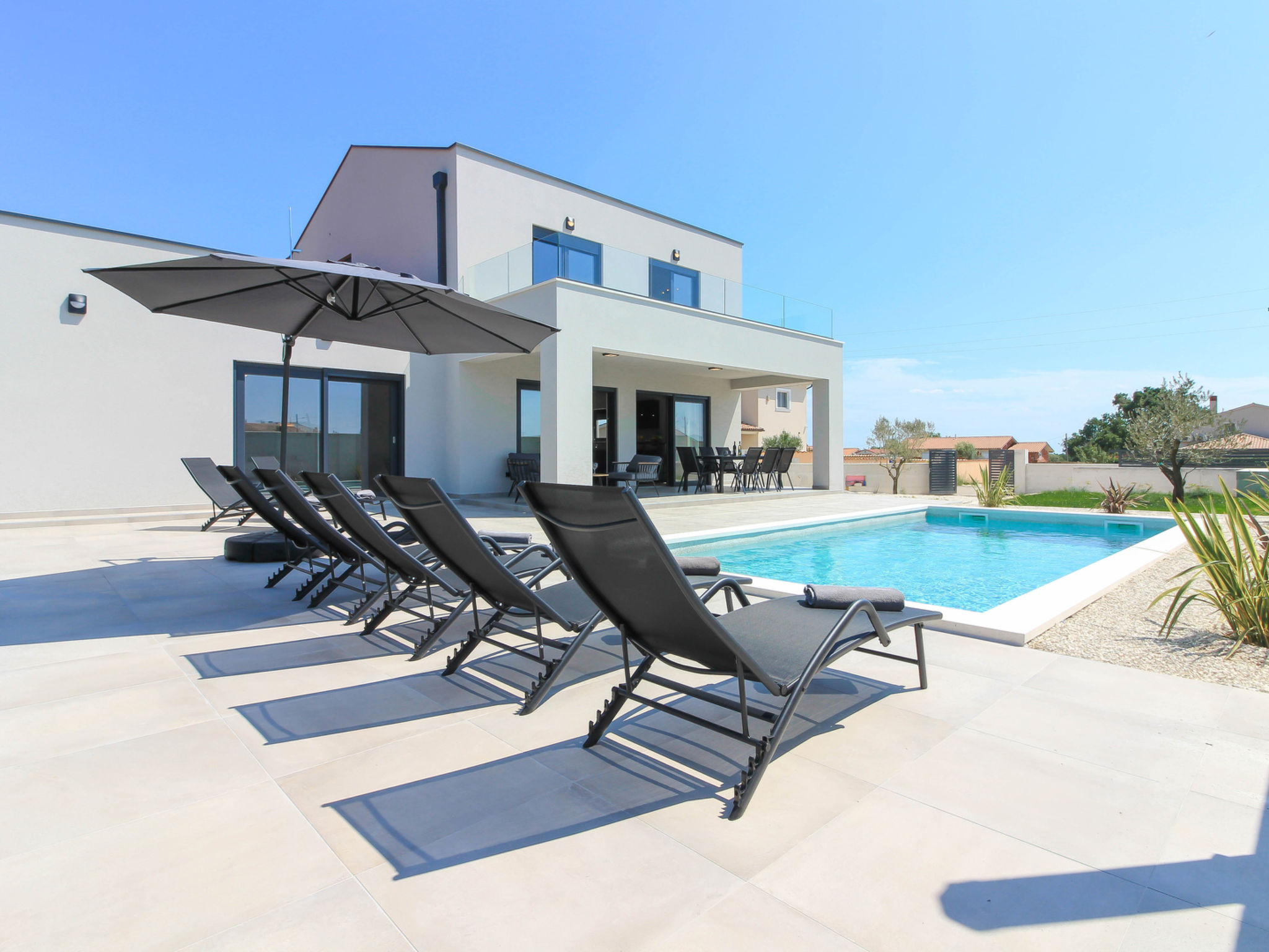 Villa Esire - Buiten