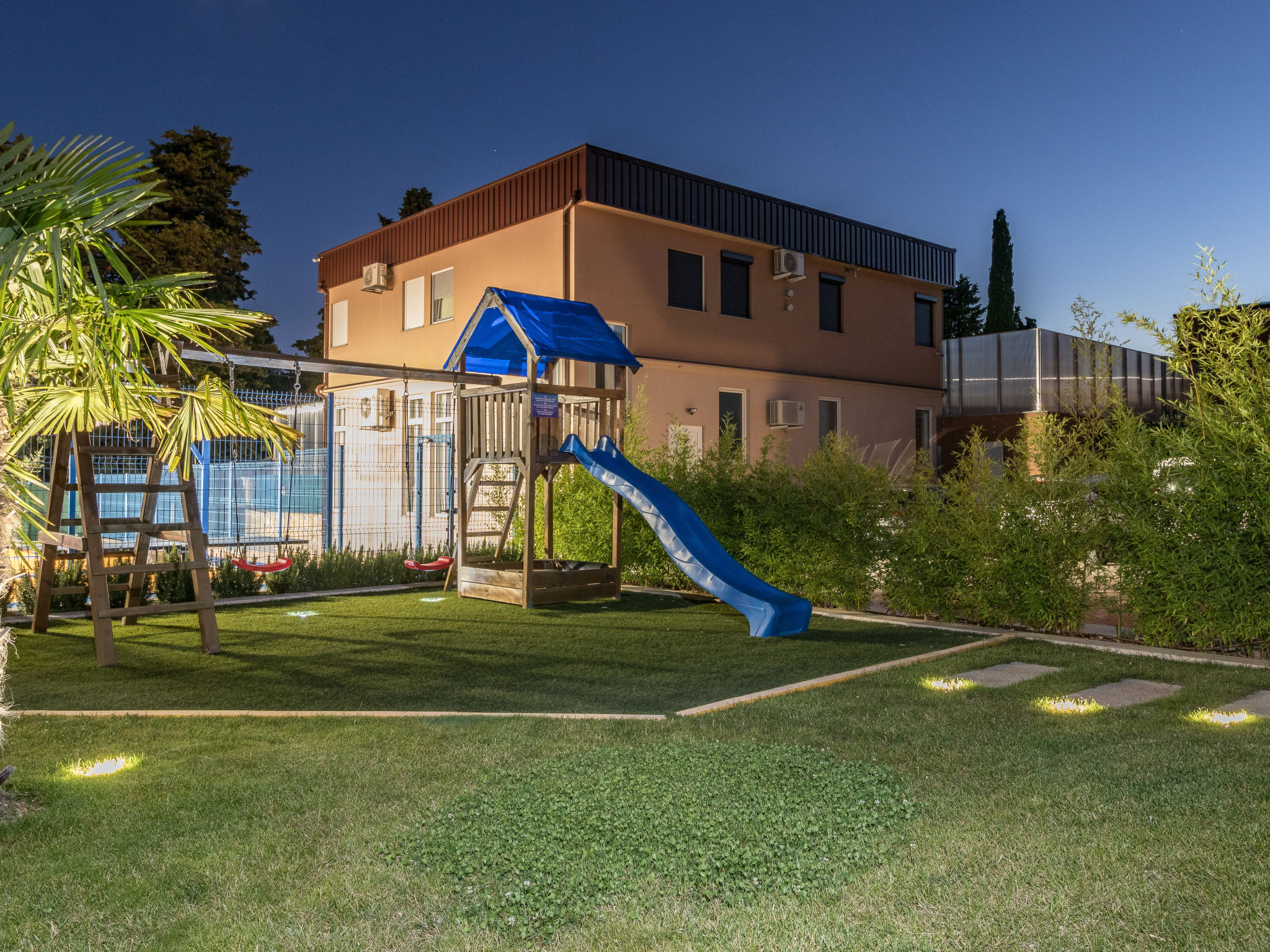 Villa Maxima - Draußen