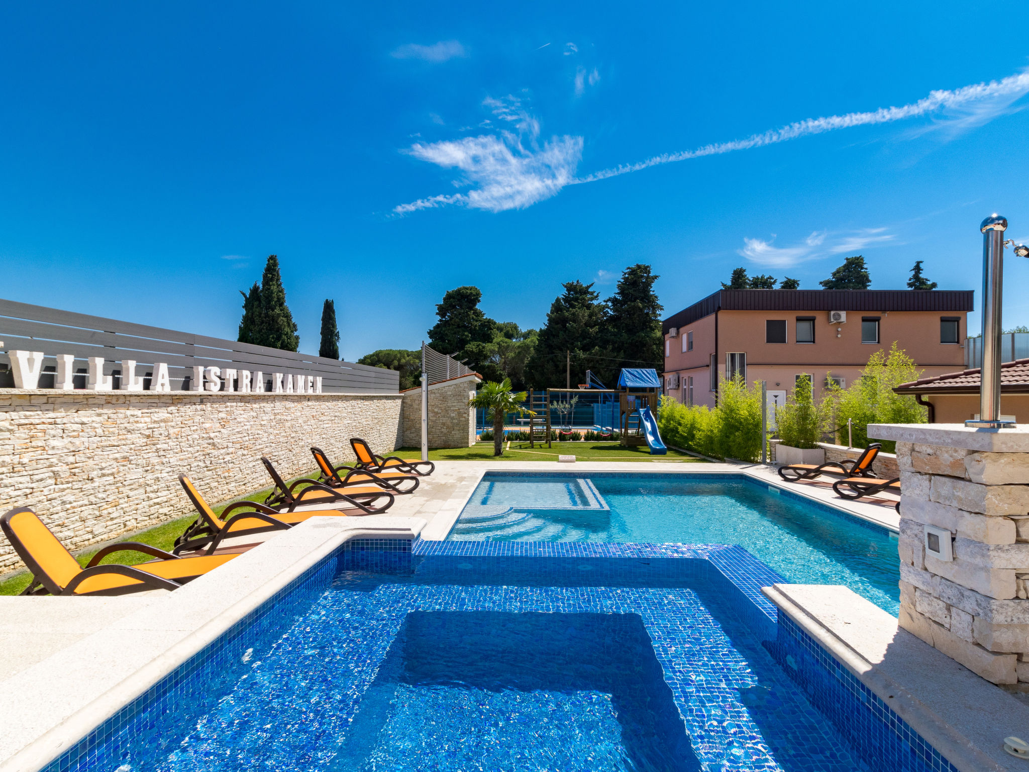 Villa Maxima - Draußen