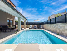 Villa Roma: Moderne vrijstaande villa met privézwembad bij Bokordići, Istrië - thumbnail 4