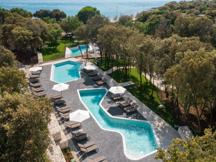 Photo of Luxury Bay Villa with private hot tub