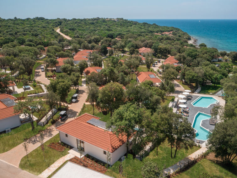 Photo of Luxury Bay Villa with private hot tub