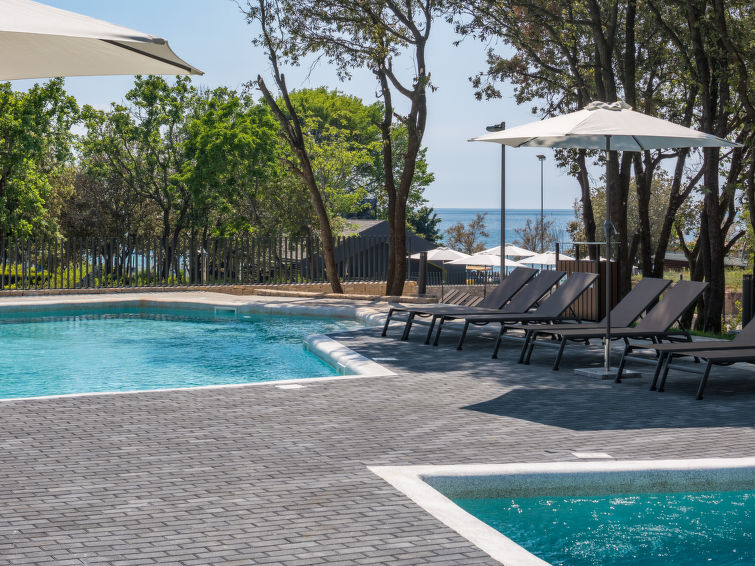 Photo of Luxury Bay Villa with private hot tub