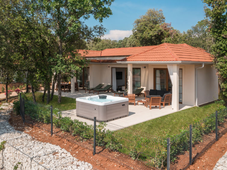 Photo of Luxury Bay Villa with private hot tub