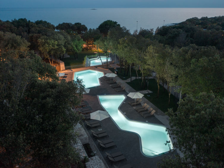 Photo of Luxury Bay Villa with private hot tub