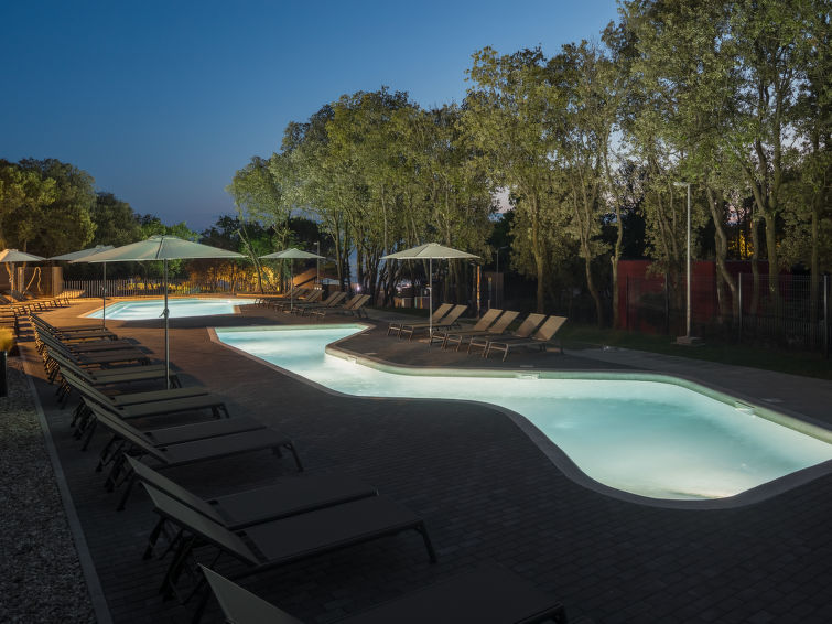 Photo of Luxury Bay Villa with private hot tub