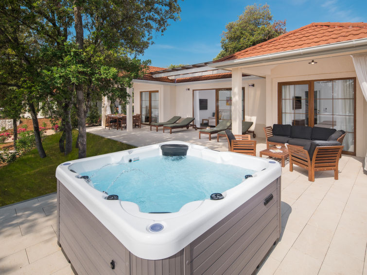 Luxury Bay Villa with private hot tub Translation missing: villas_en.helpers.properties.accommodation_type.holiday_resort in Rovinj