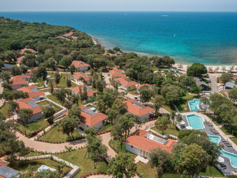 Photo of Luxury Bay Villa with private hot tub