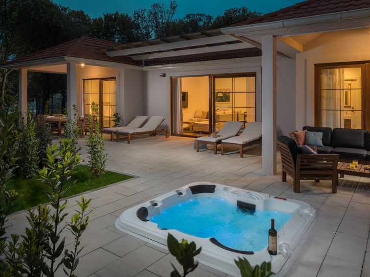 Photo of Luxury Bay Villa with private hot tub