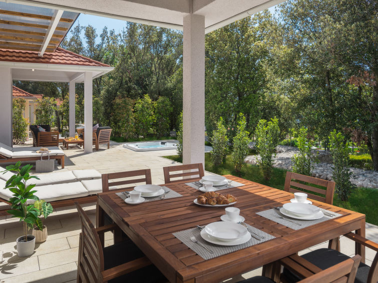 Photo of Luxury Bay Villa with private hot tub