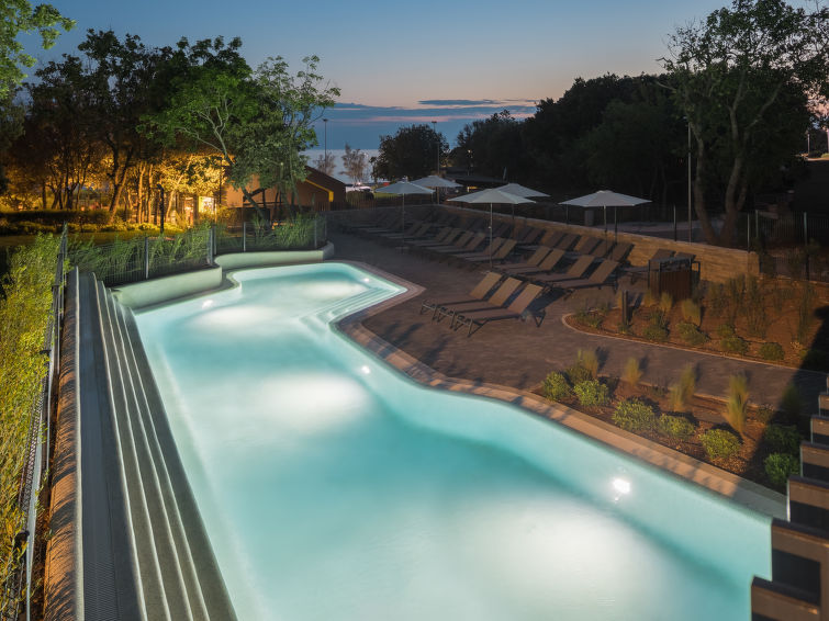 Photo of Luxury Bay Villa with private hot tub