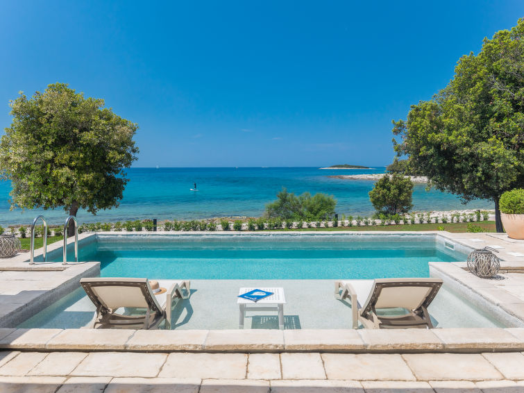 Vakantiehuis met verwarmd zwembad en whirlpool in Rovinj/Bale in Rovinj/Bale