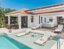 Luxury Beachfront Villa Porto Bus