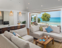Luxury Beachfront Villa Porto Bus