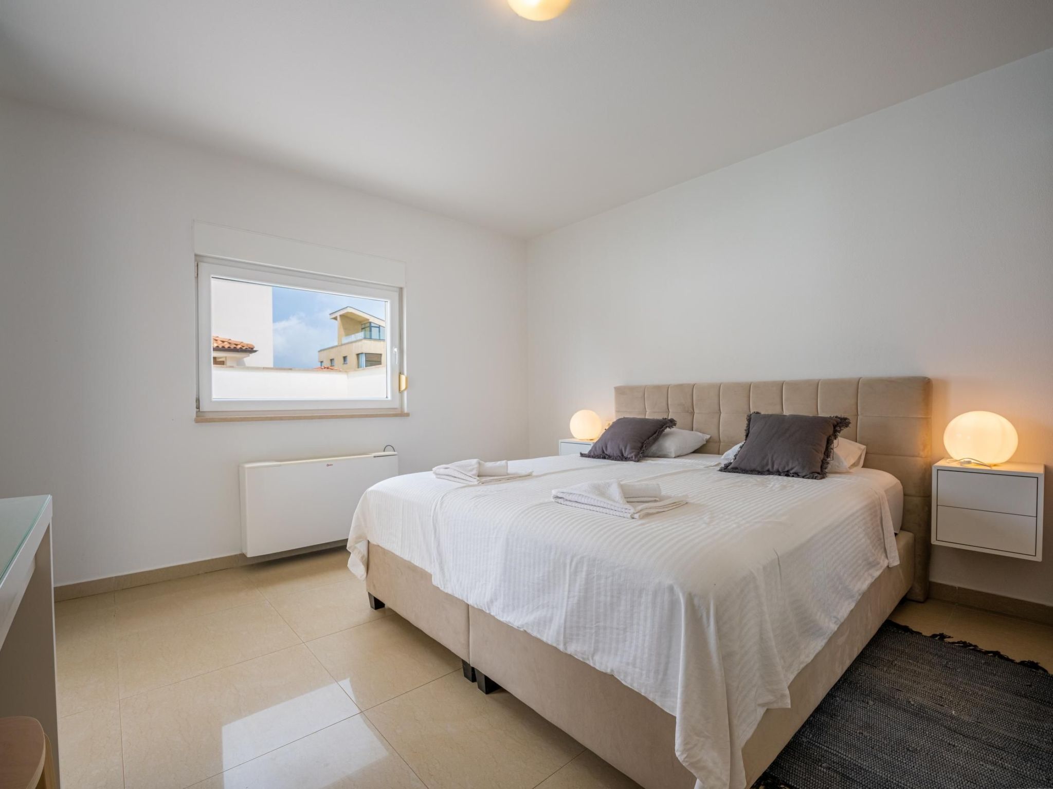 4 Schlafzimmer, 3 Badezimmer, Küche, Wohnzimmer, privater Pool, Grill-Dedans