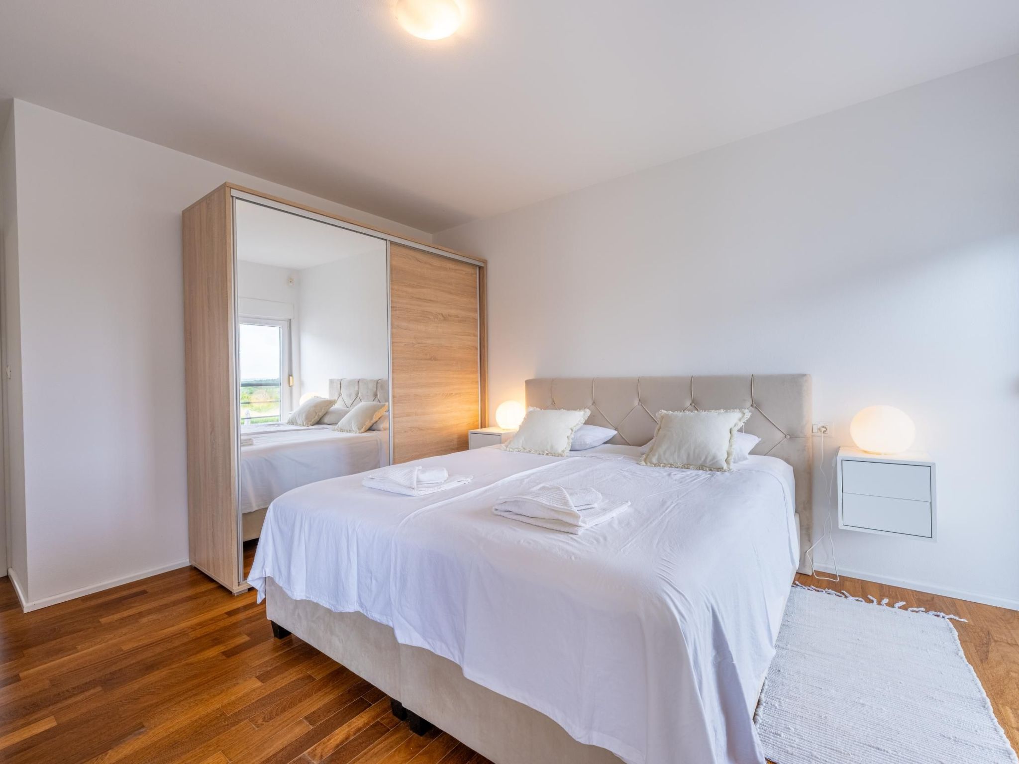 4 Schlafzimmer, 3 Badezimmer, Küche, Wohnzimmer, privater Pool, Grill-Dedans