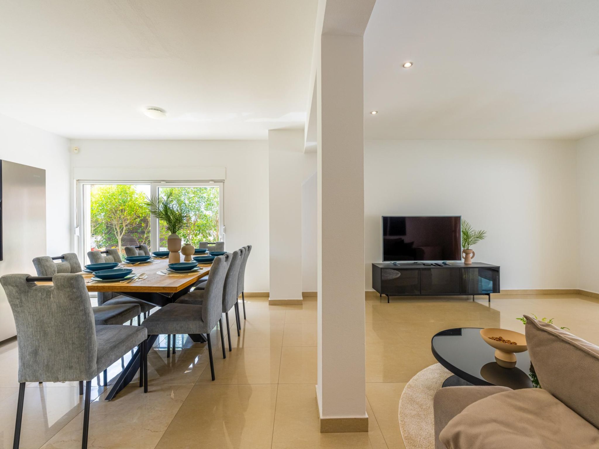 4 Schlafzimmer, 3 Badezimmer, Küche, Wohnzimmer, privater Pool, Grill-Dedans