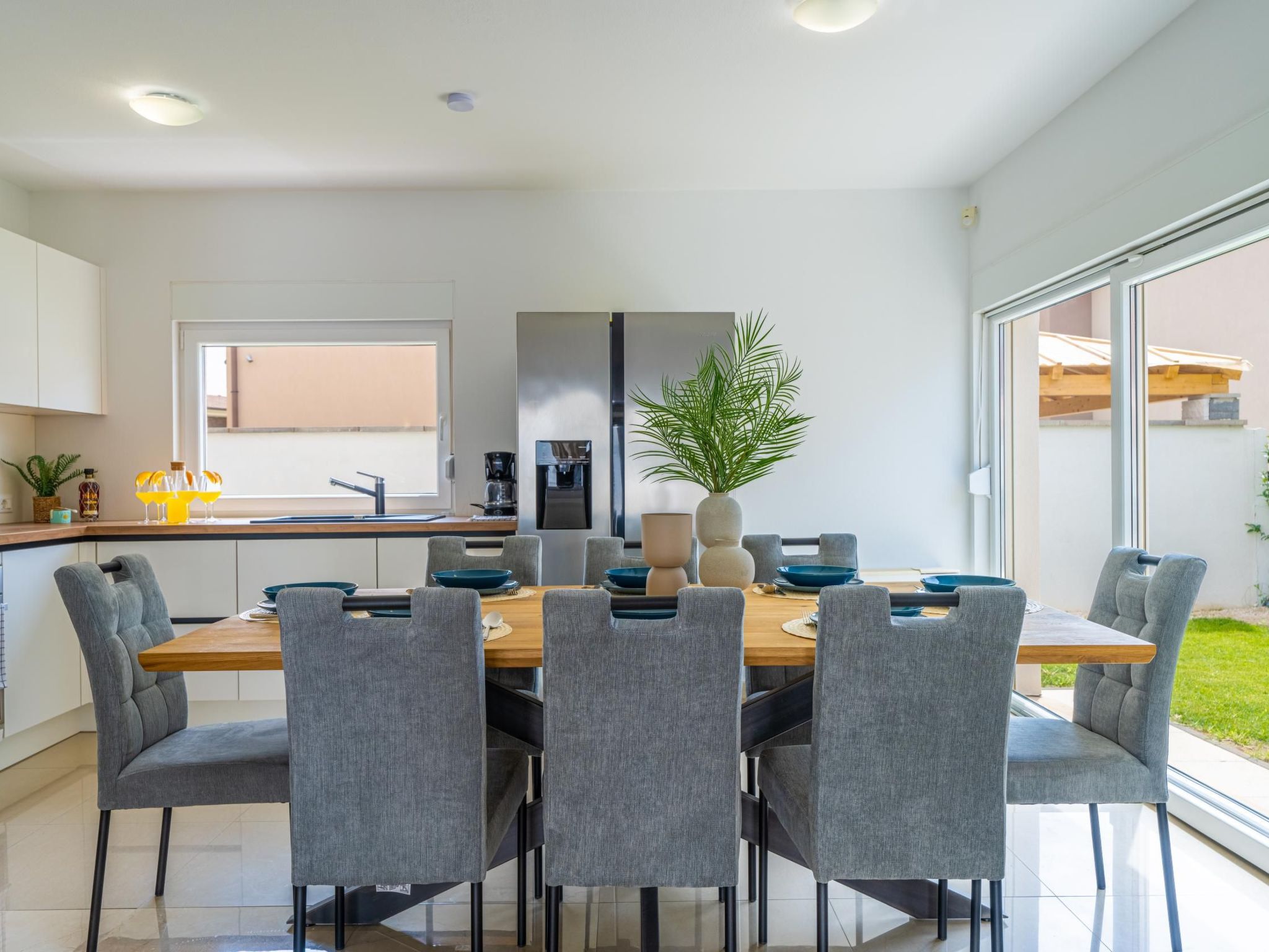 4 Schlafzimmer, 3 Badezimmer, Küche, Wohnzimmer, privater Pool, Grill-Dedans