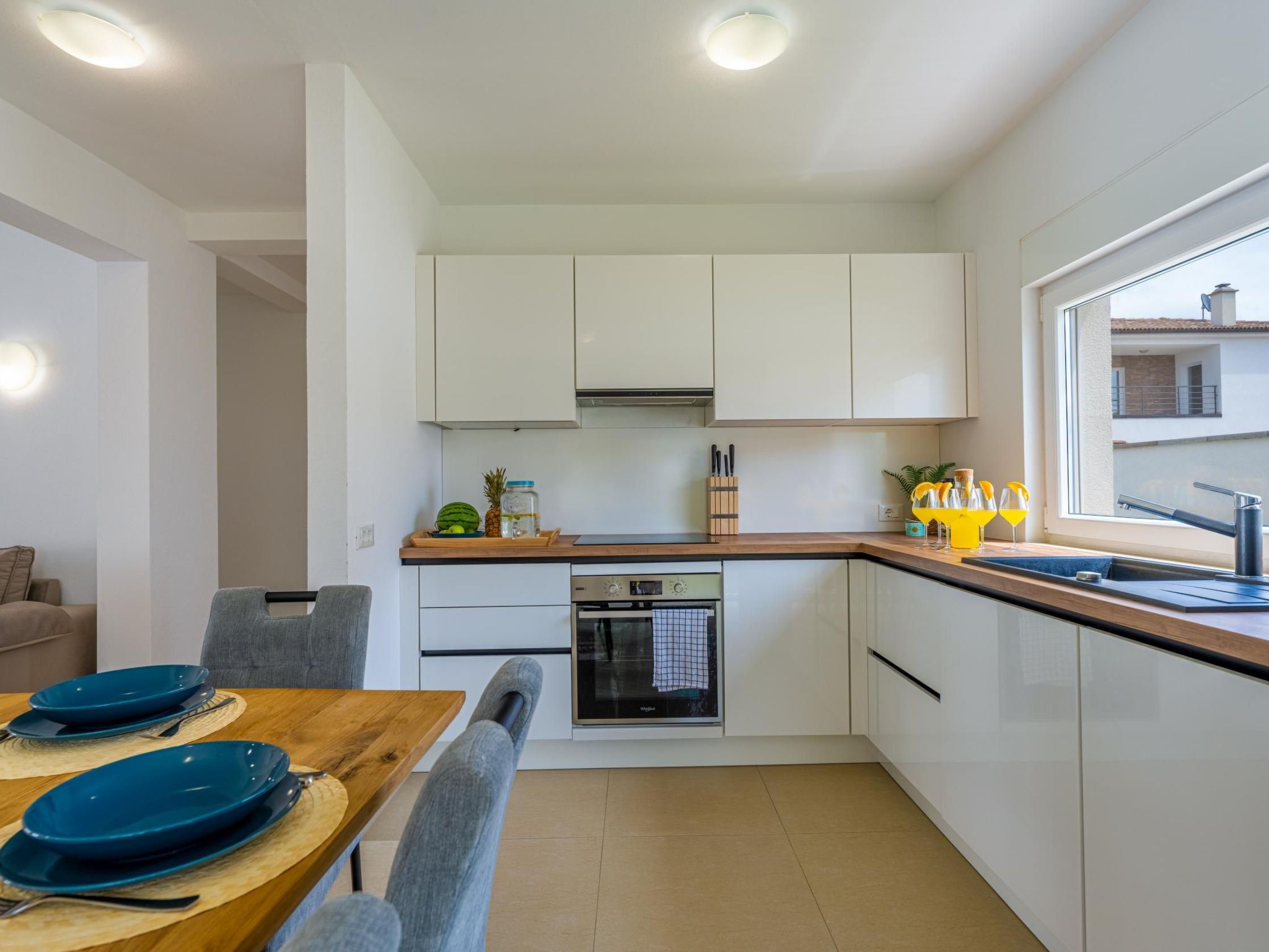 4 Schlafzimmer, 3 Badezimmer, Küche, Wohnzimmer, privater Pool, Grill-Dedans