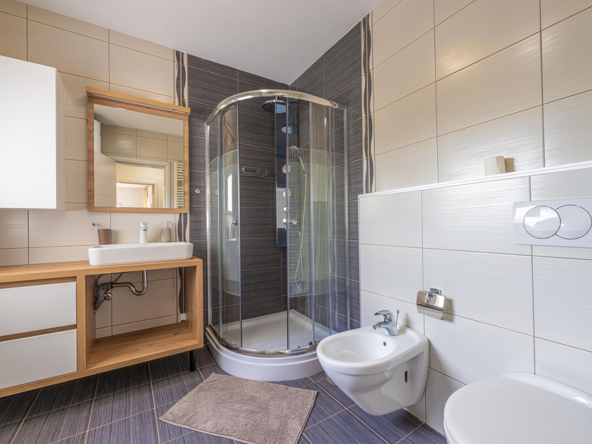 4 Schlafzimmer, 3 Badezimmer, Küche, Wohnzimmer, privater Pool, Grill-Dedans