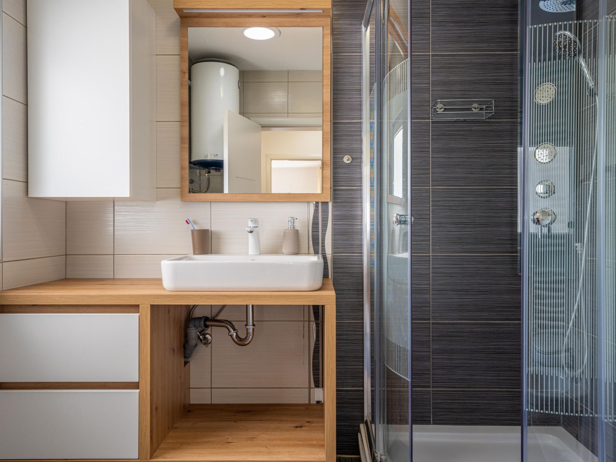 4 Schlafzimmer, 3 Badezimmer, Küche, Wohnzimmer, privater Pool, Grill-Dedans