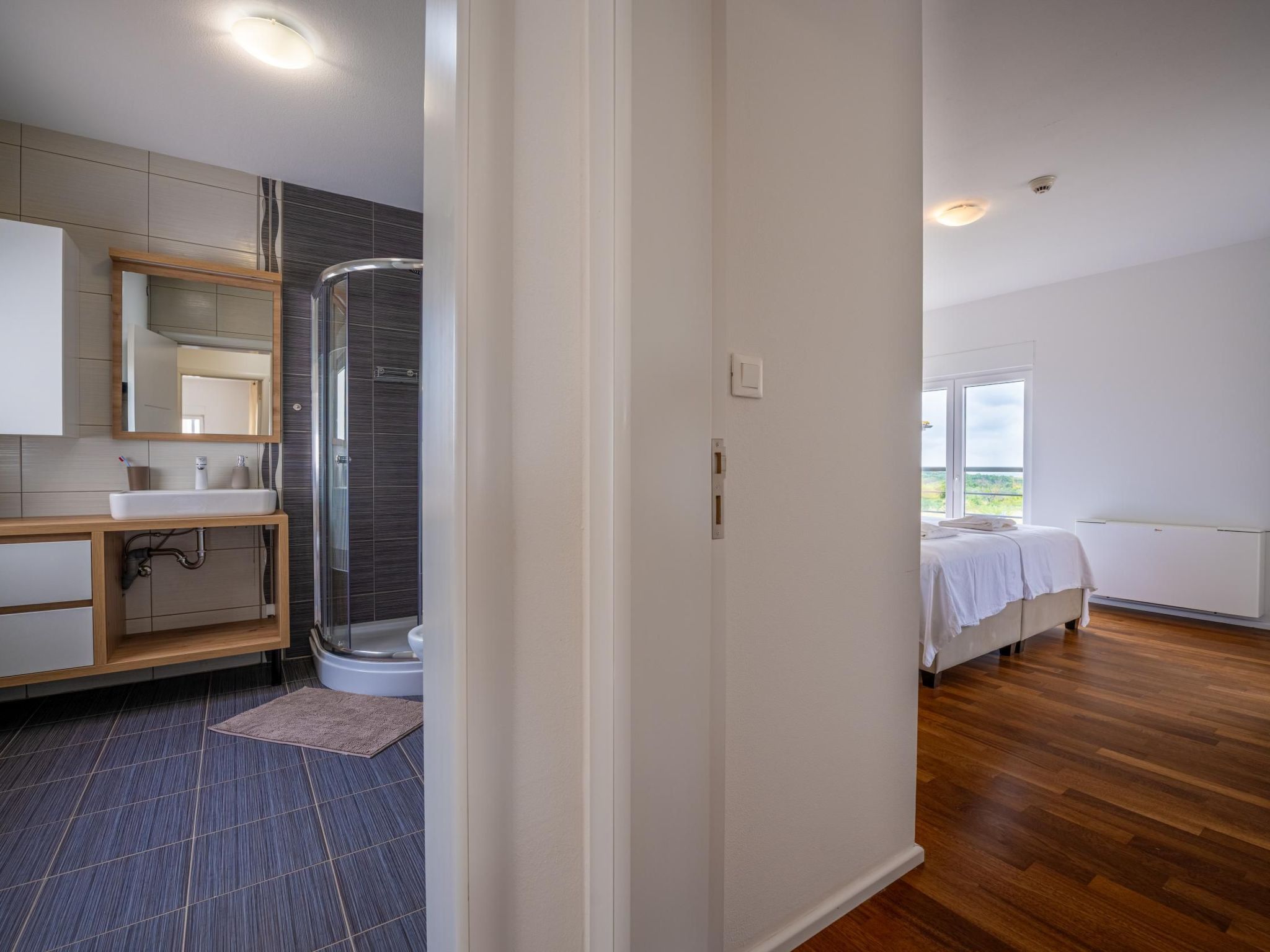 4 Schlafzimmer, 3 Badezimmer, Küche, Wohnzimmer, privater Pool, Grill-Dedans