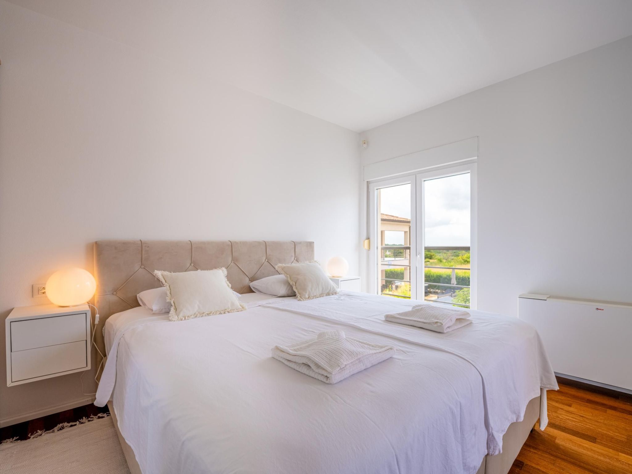 4 Schlafzimmer, 3 Badezimmer, Küche, Wohnzimmer, privater Pool, Grill-Dedans