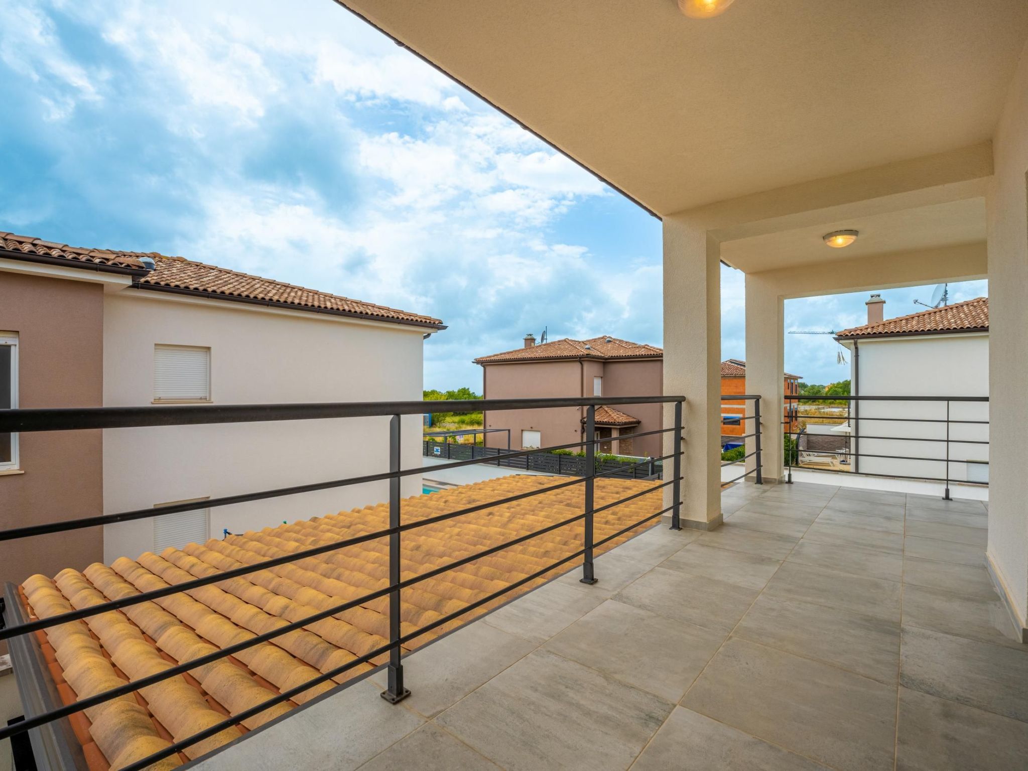 4 Schlafzimmer, 3 Badezimmer, Küche, Wohnzimmer, privater Pool, Grill-Dedans