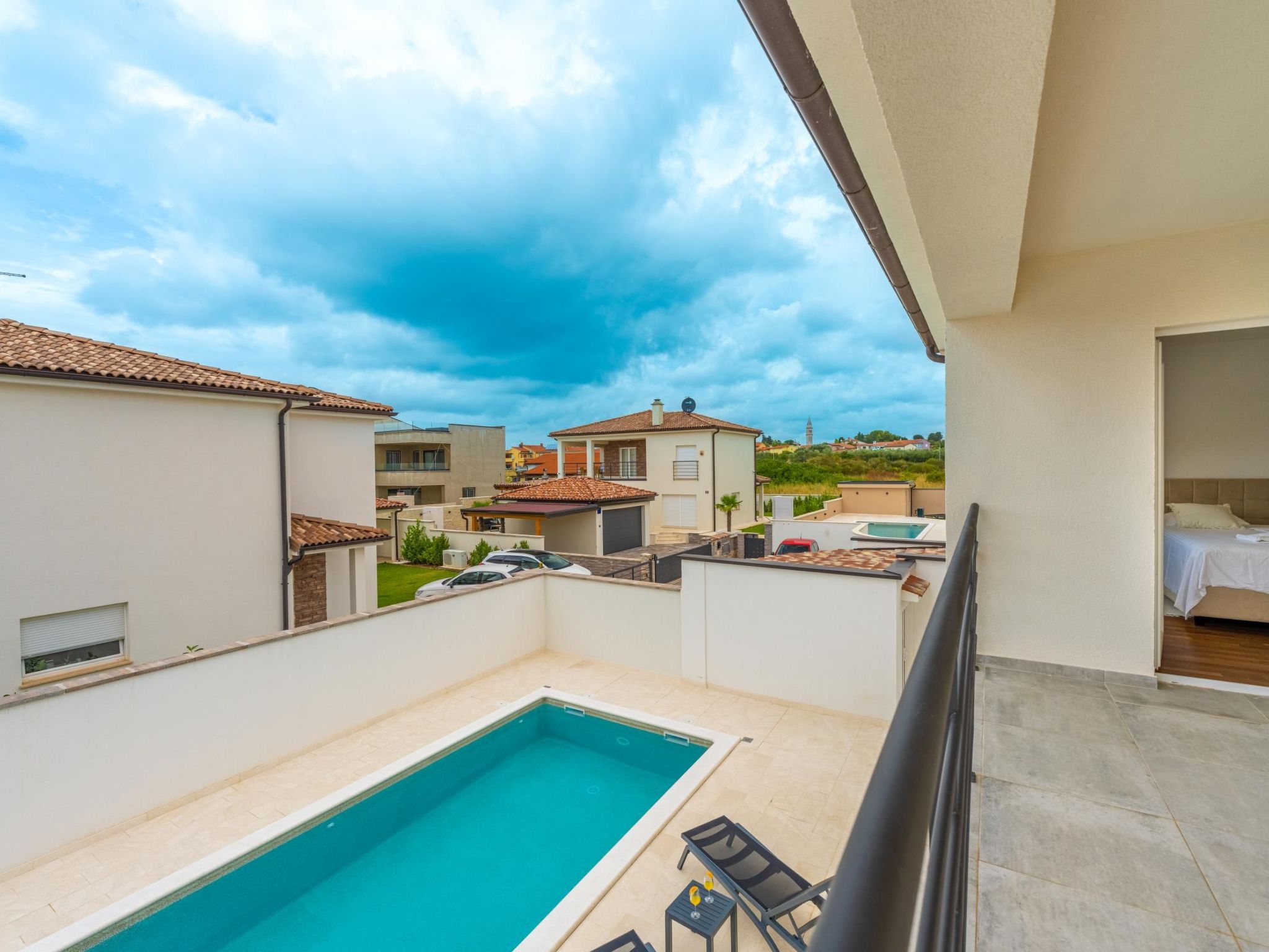 4 Schlafzimmer, 3 Badezimmer, Küche, Wohnzimmer, privater Pool, Grill-Dedans