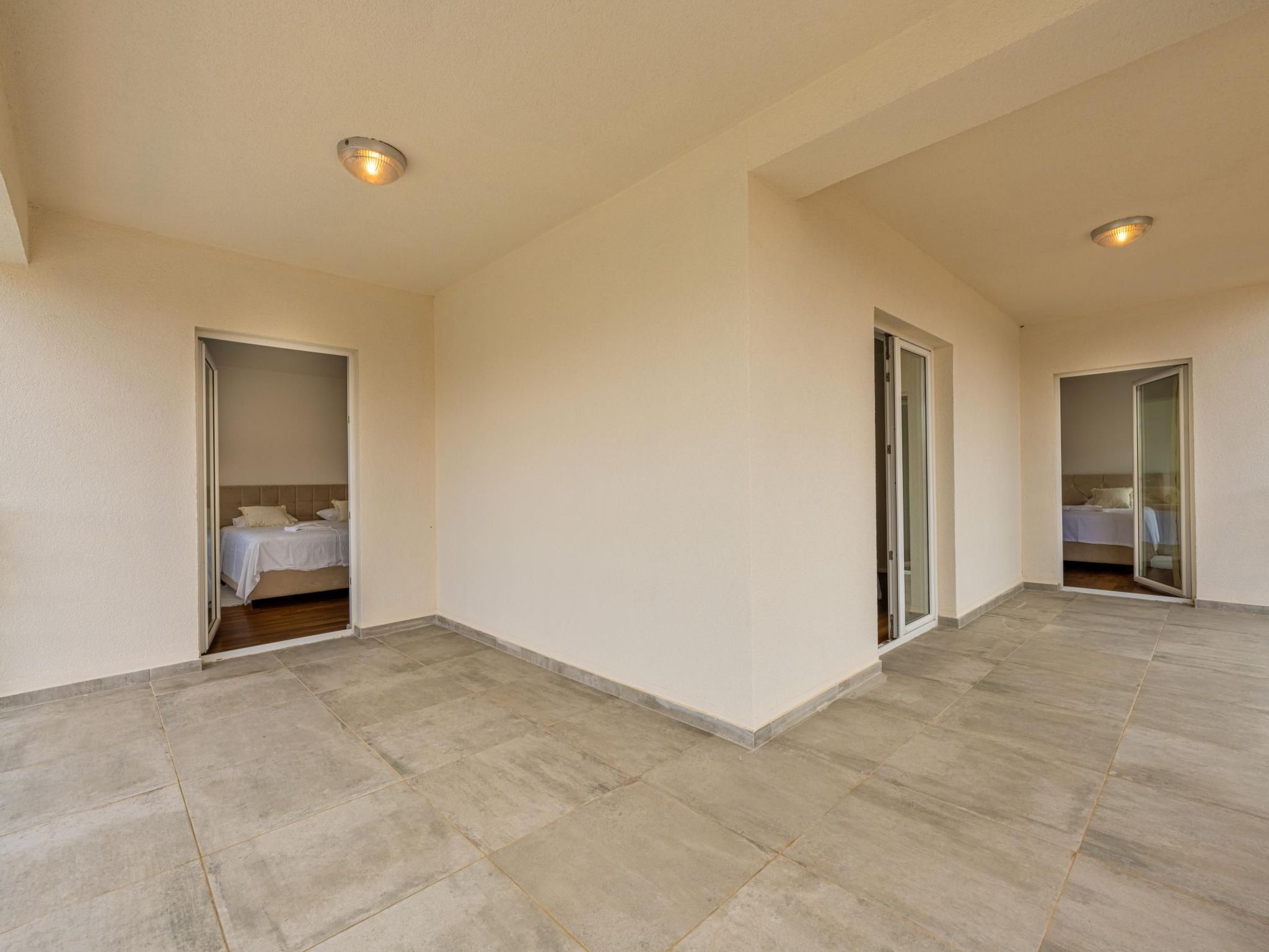 4 Schlafzimmer, 3 Badezimmer, Küche, Wohnzimmer, privater Pool, Grill-Dedans