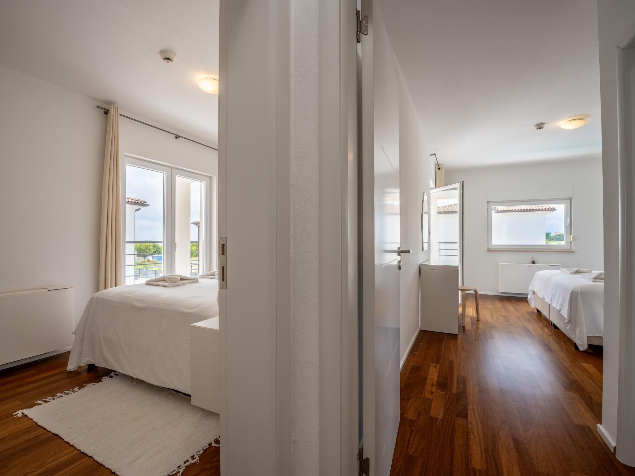 4 Schlafzimmer, 3 Badezimmer, Küche, Wohnzimmer, privater Pool, Grill-Dedans