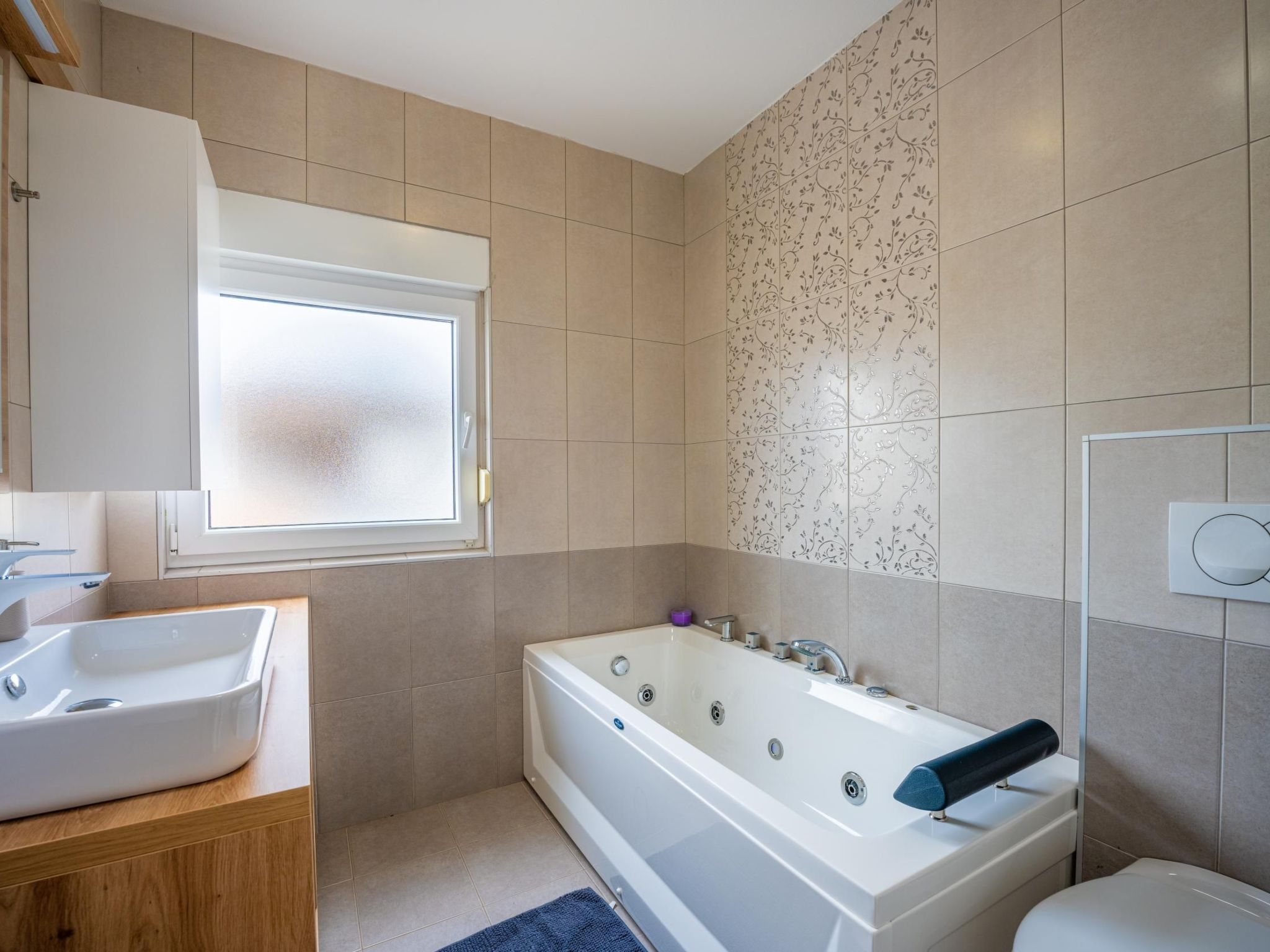 4 Schlafzimmer, 3 Badezimmer, Küche, Wohnzimmer, privater Pool, Grill-Dedans