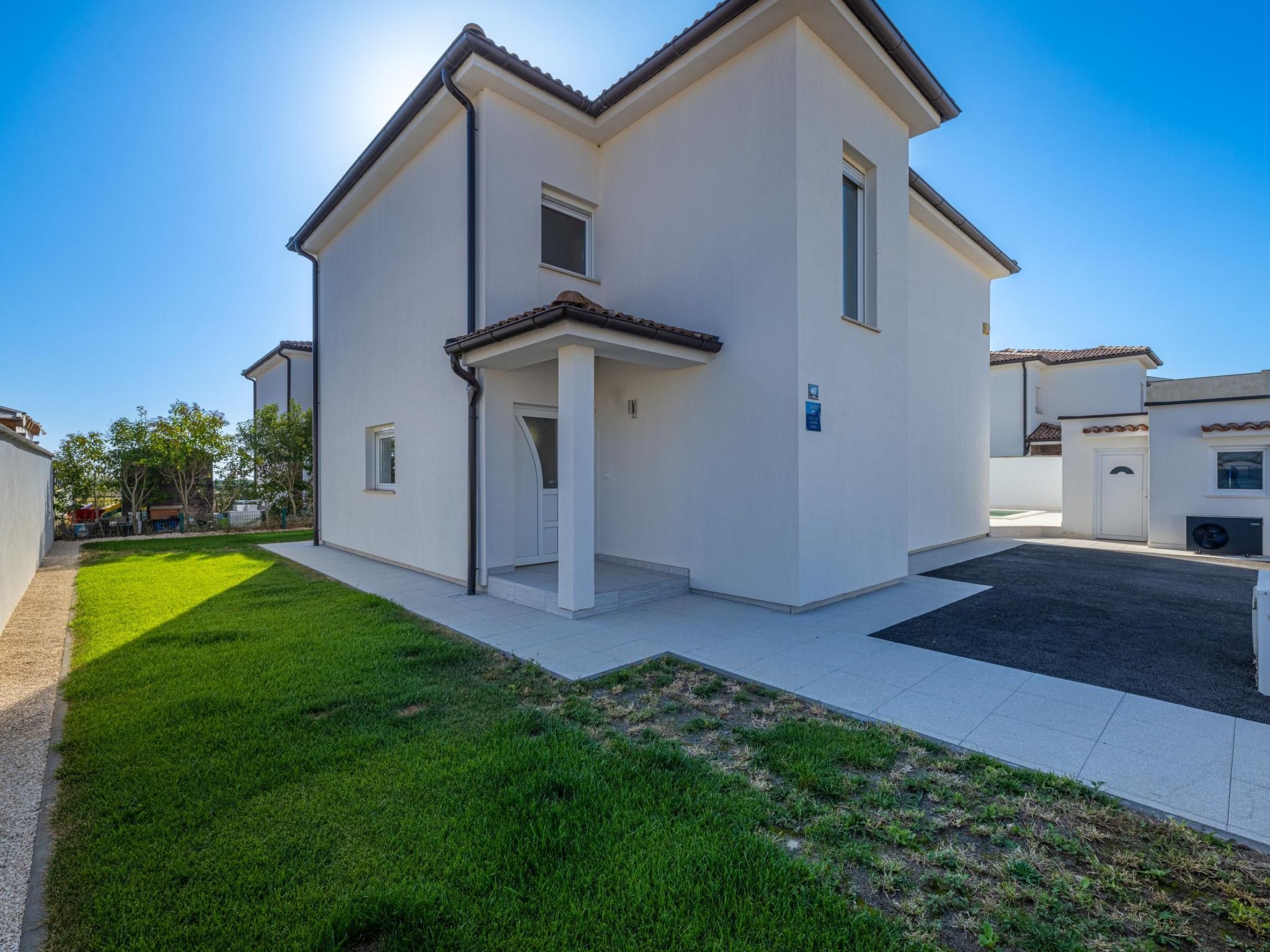 4 Schlafzimmer, 3 Badezimmer, Küche, Wohnzimmer, privater Pool, Grill-Dedans