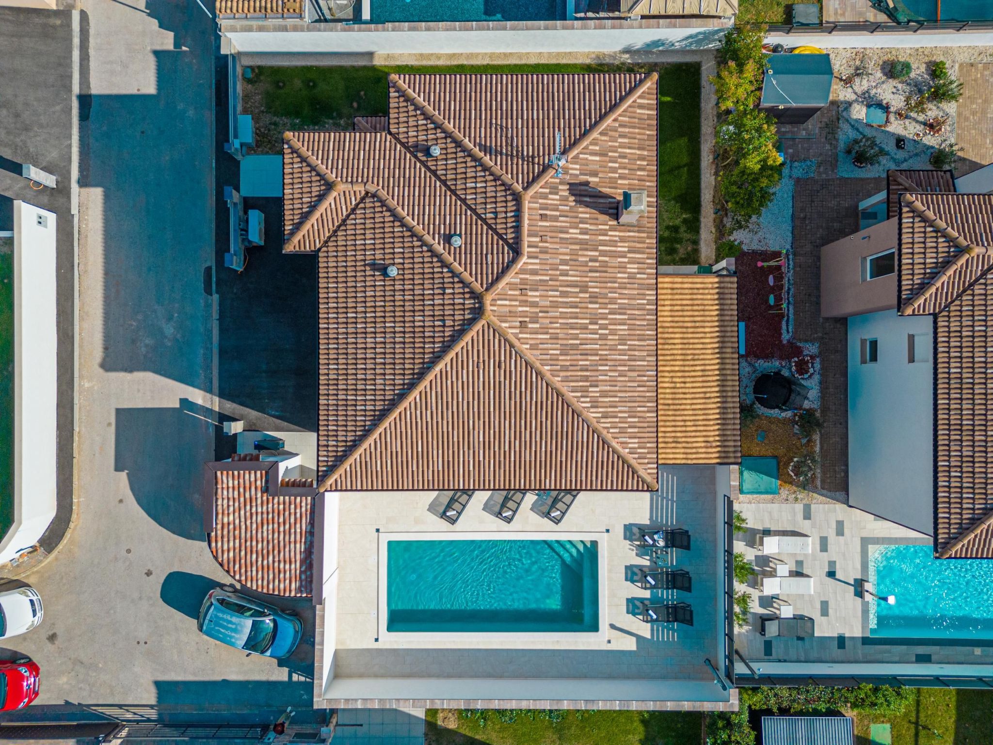 4 Schlafzimmer, 3 Badezimmer, Küche, Wohnzimmer, privater Pool, Grill-Dedans