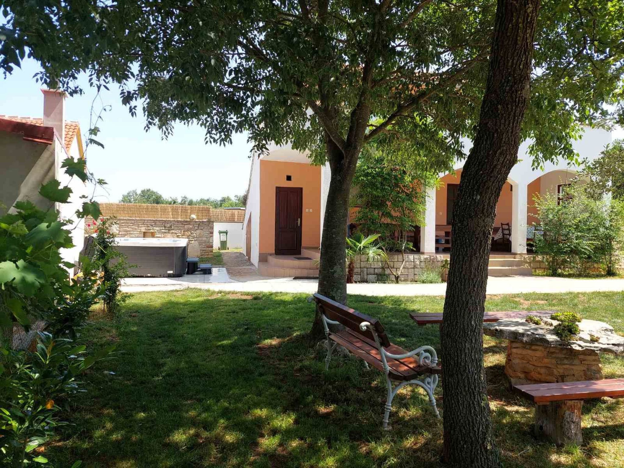 Vakantiehuis met omheinde tuin in Barbariga (Kroatië) 1 hond is welkom