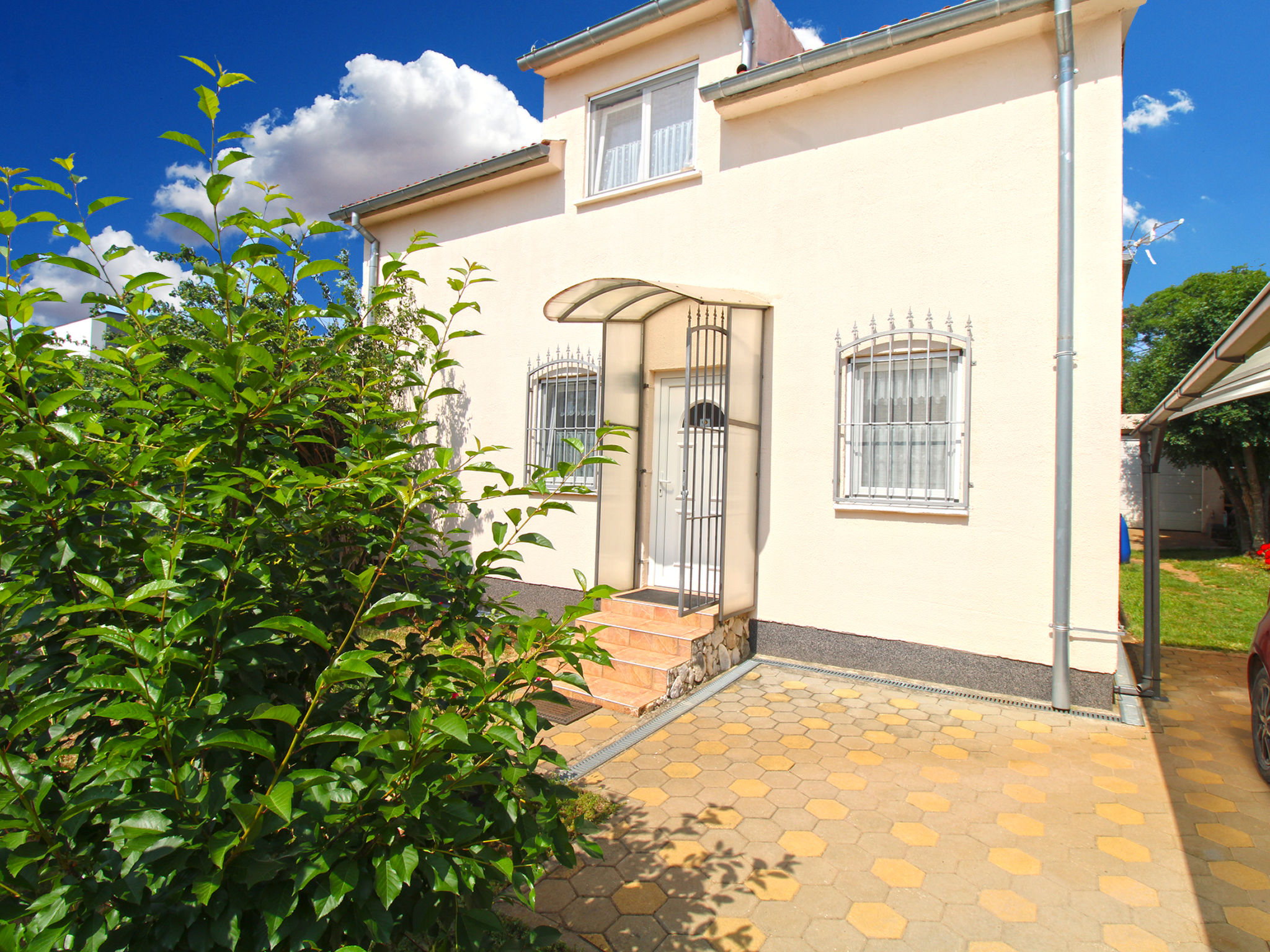 Apartment 1840 - Image 2