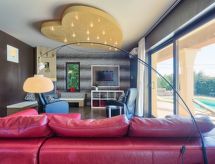 Luxe villa met privézwembad en golfbaan nabij, op 10 km van de stranden van Pula - thumbnail 2