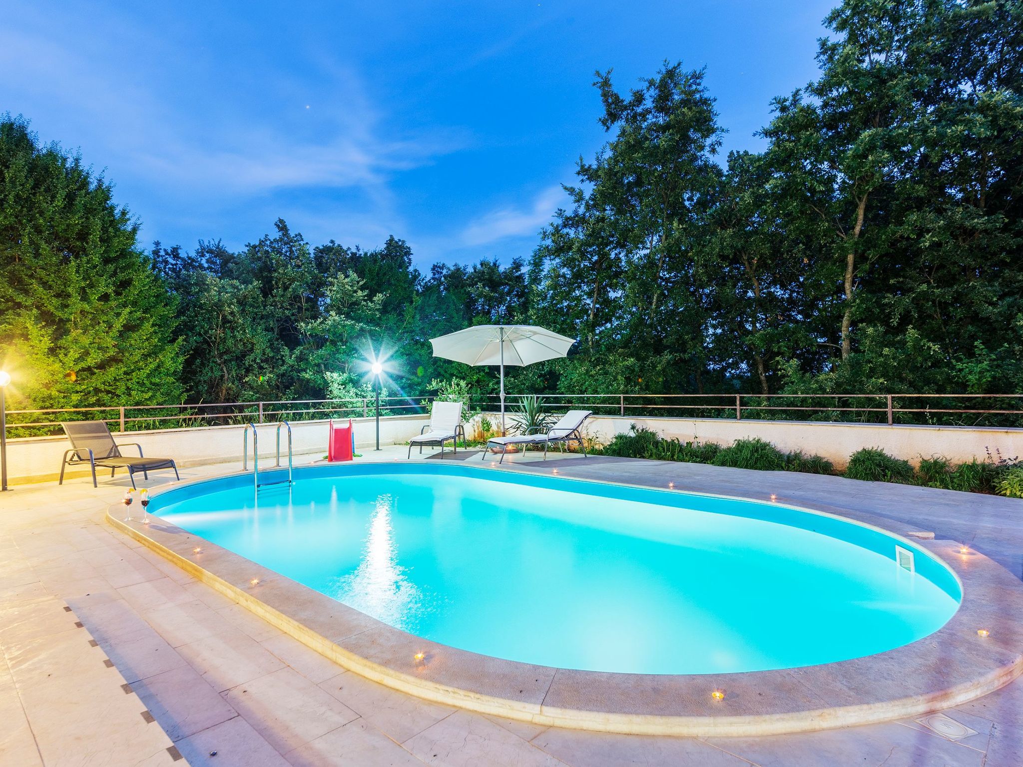 Ferienvilla "Lucija"-Draußen