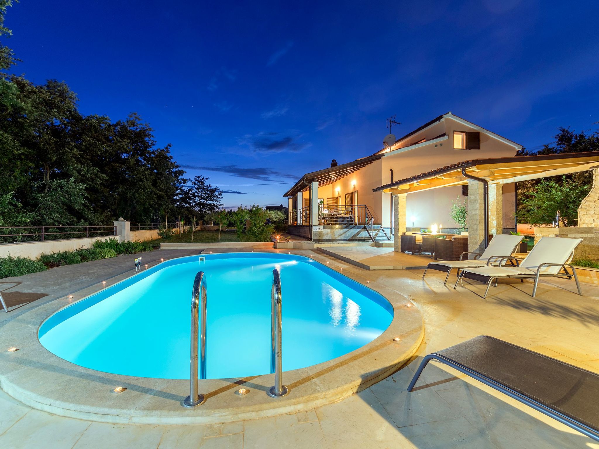 Ferienvilla "Lucija"-Draußen