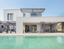 Villa Unendlichkeit: Luxe vrijstaande villa aan zee in Pula met privézwembad en sauna - thumbnail 1