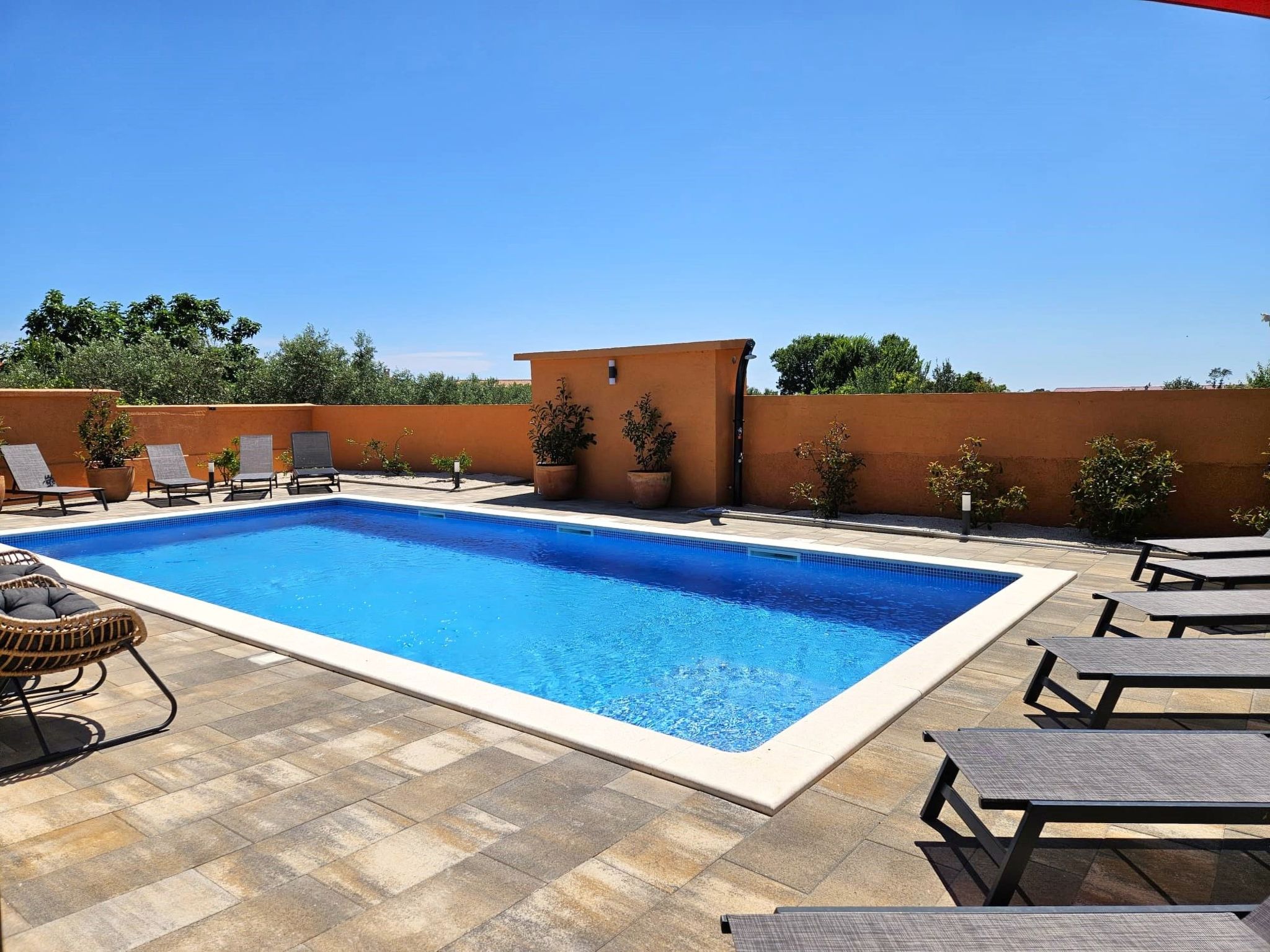 Sehr geräumige Villa mit Pool-Dedans