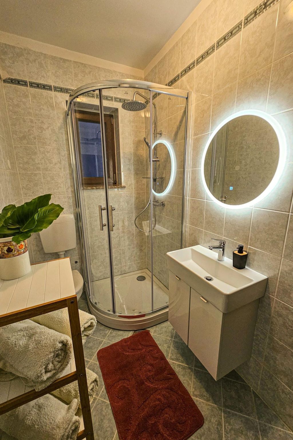 Sehr geräumige Villa mit Pool-Image-tags.info