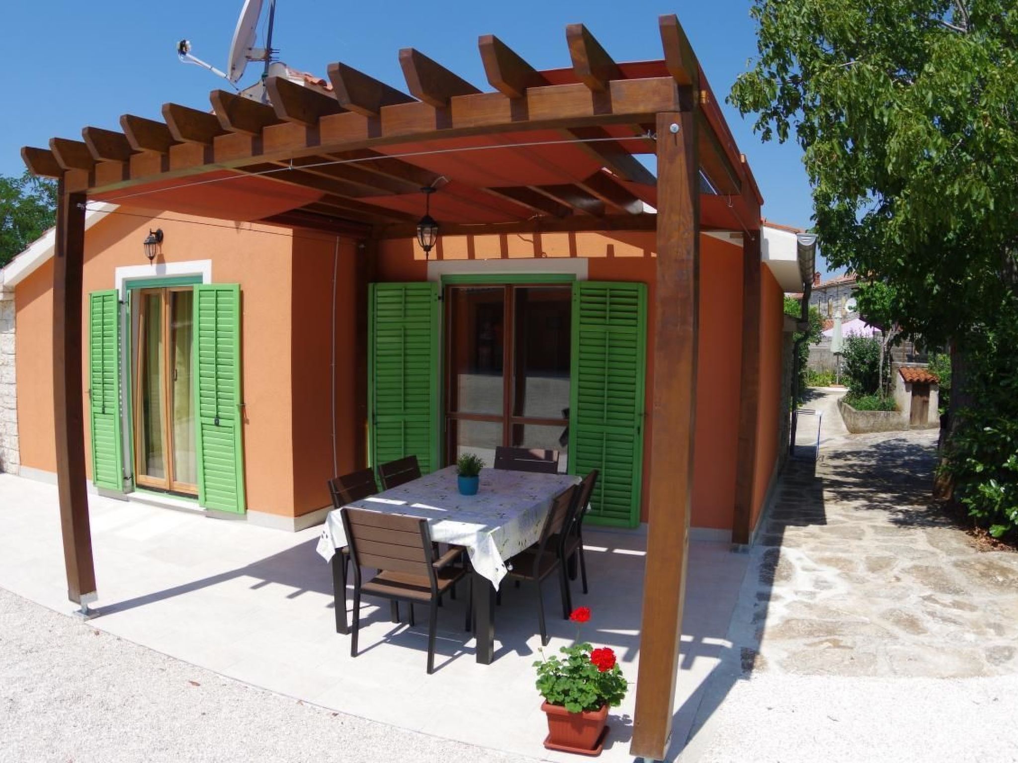 "Elvis", Dorf Sveti Kirn-Buiten