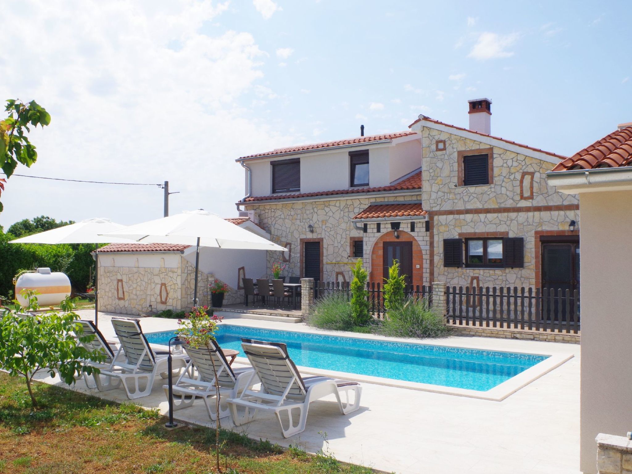 Vakantiehuis met omheinde tuin in Pula/Vodnjan (Kroatië) 1 hond is welkom