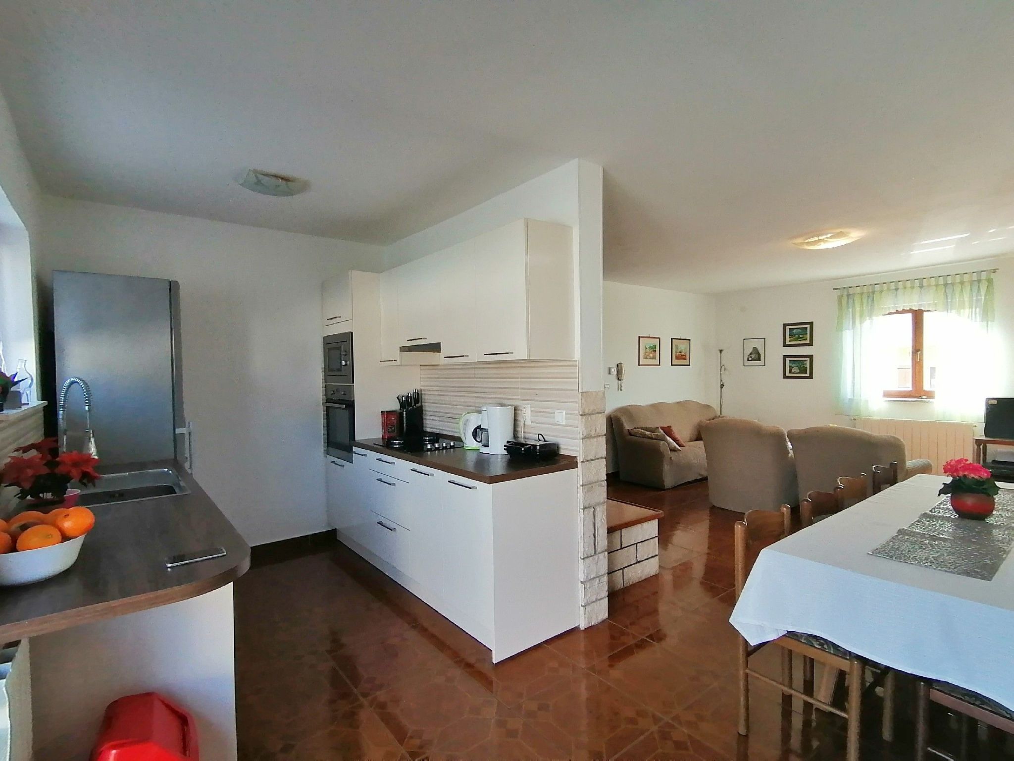 Geräumiges Ferienhaus mit 4 Schlafzimmern und privatem Pool-Drinnen