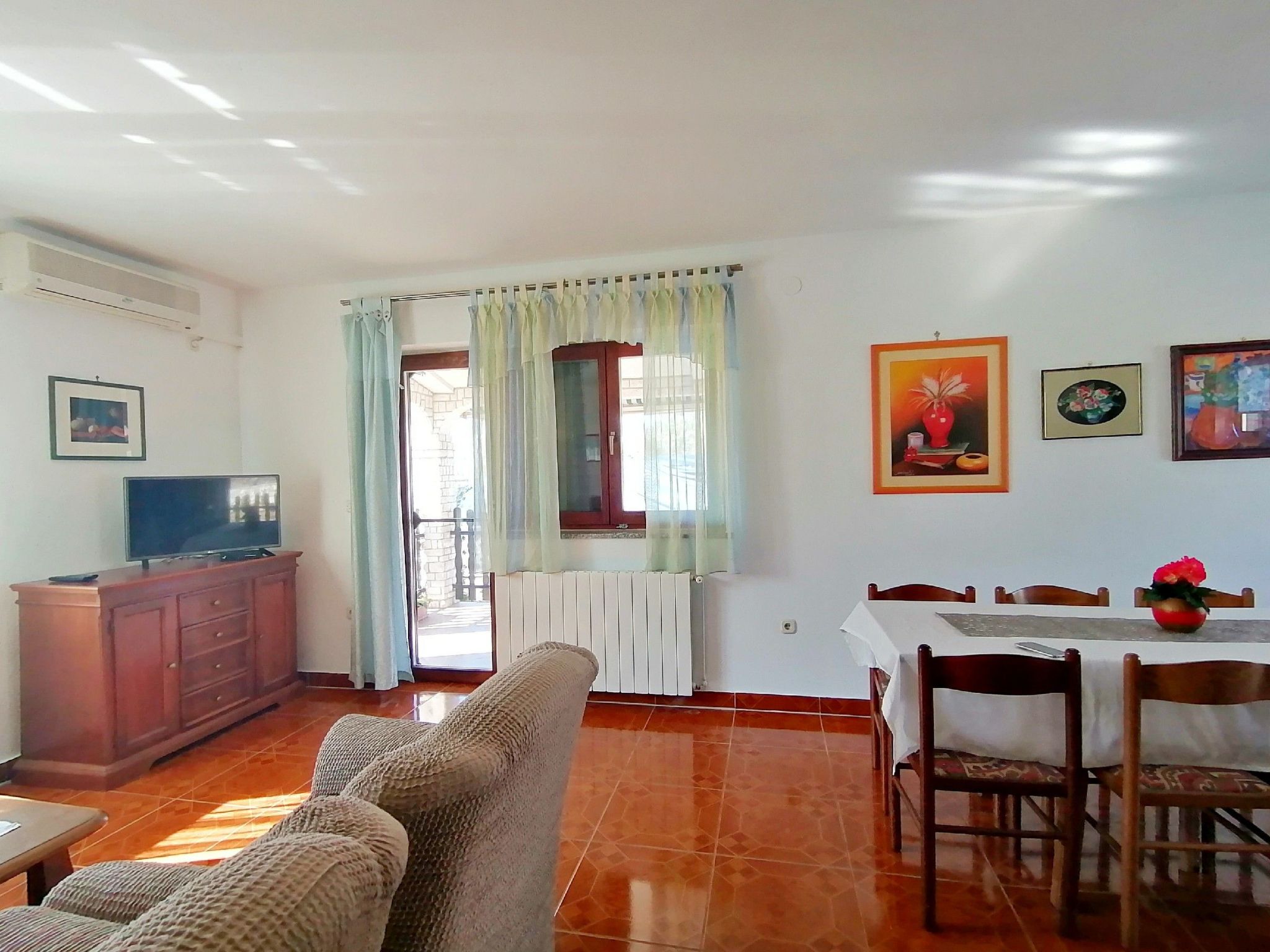 Geräumiges Ferienhaus mit 4 Schlafzimmern und privatem Pool-Image-tags.info